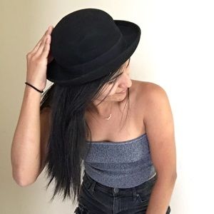 Women’s black bowler hat